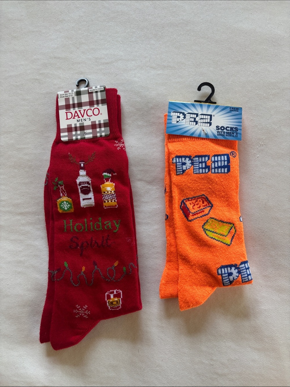 NWT Fun Holiday Spirit Red Men’s Crew Socks
